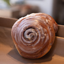 Load image into Gallery viewer, Vegan Cinnabuns
